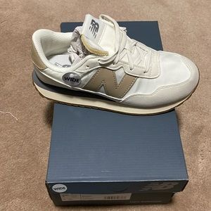 Brand New New Balance 237 Kids size 4 Wide